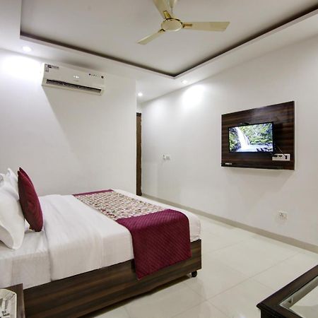 Hotel Devrana Delhi Airport نيودلهي المظهر الخارجي الصورة